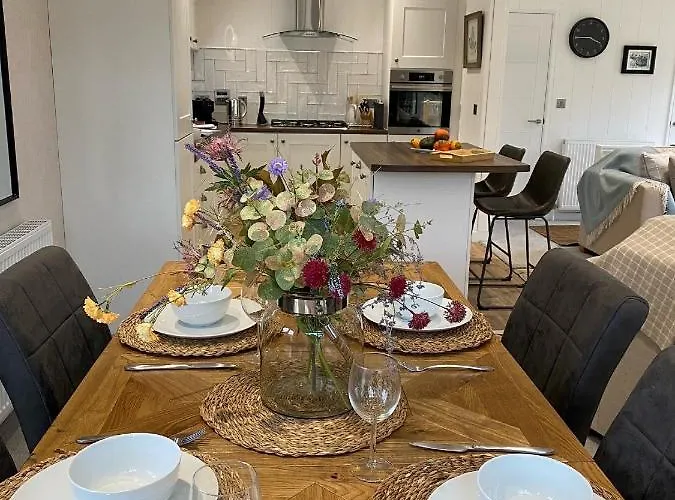 Lodge Holicarrs - Gingerlily