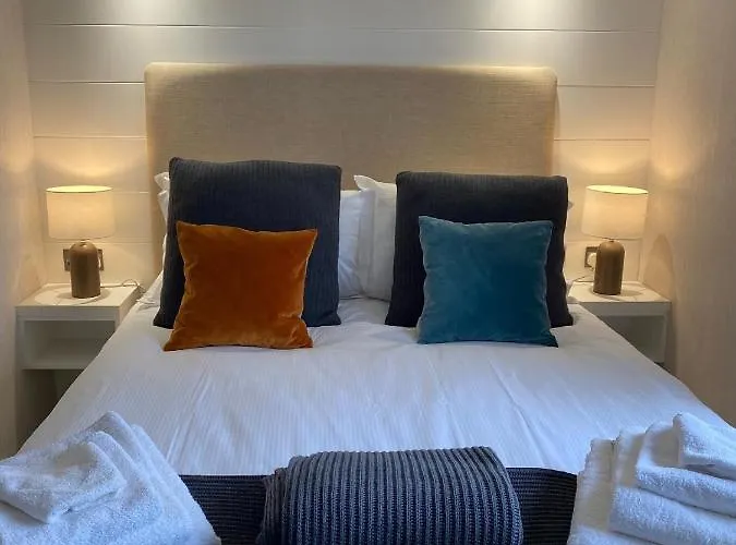 Lodge Holicarrs - Gingerlily *