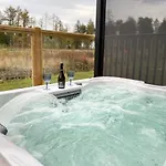 Hollicarrs - Gingerlily Lodge Riccall