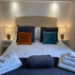 Lodge Hollicarrs - Gingerlily *