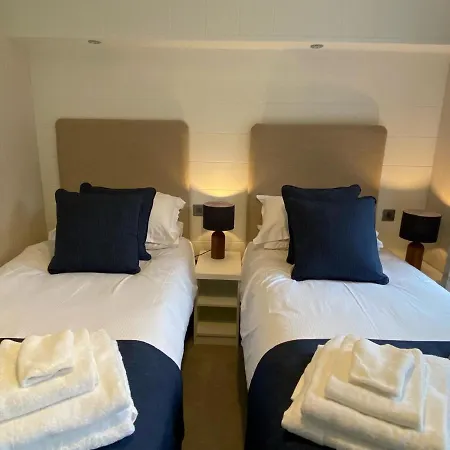 Hollicarrs - Gingerlily * Riccall