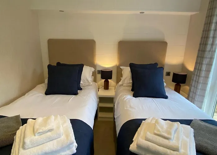 Hollicarrs - Gingerlily * Riccall